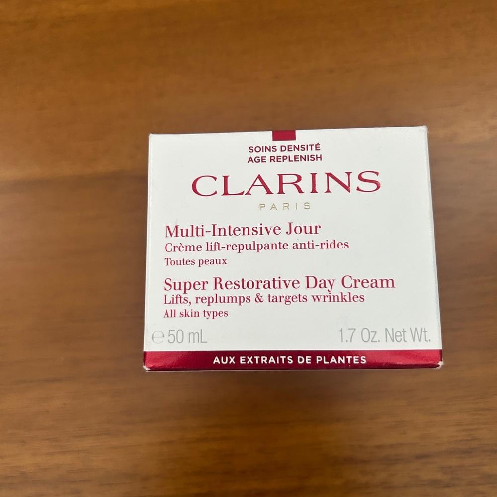 Clarins Super Restorative Day Cream - NIB